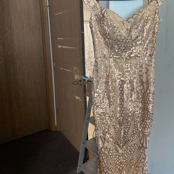 Long gold dress - Picture 3 of 4